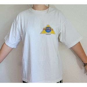 Cancun hard Rock cafe men's size large t-shirt